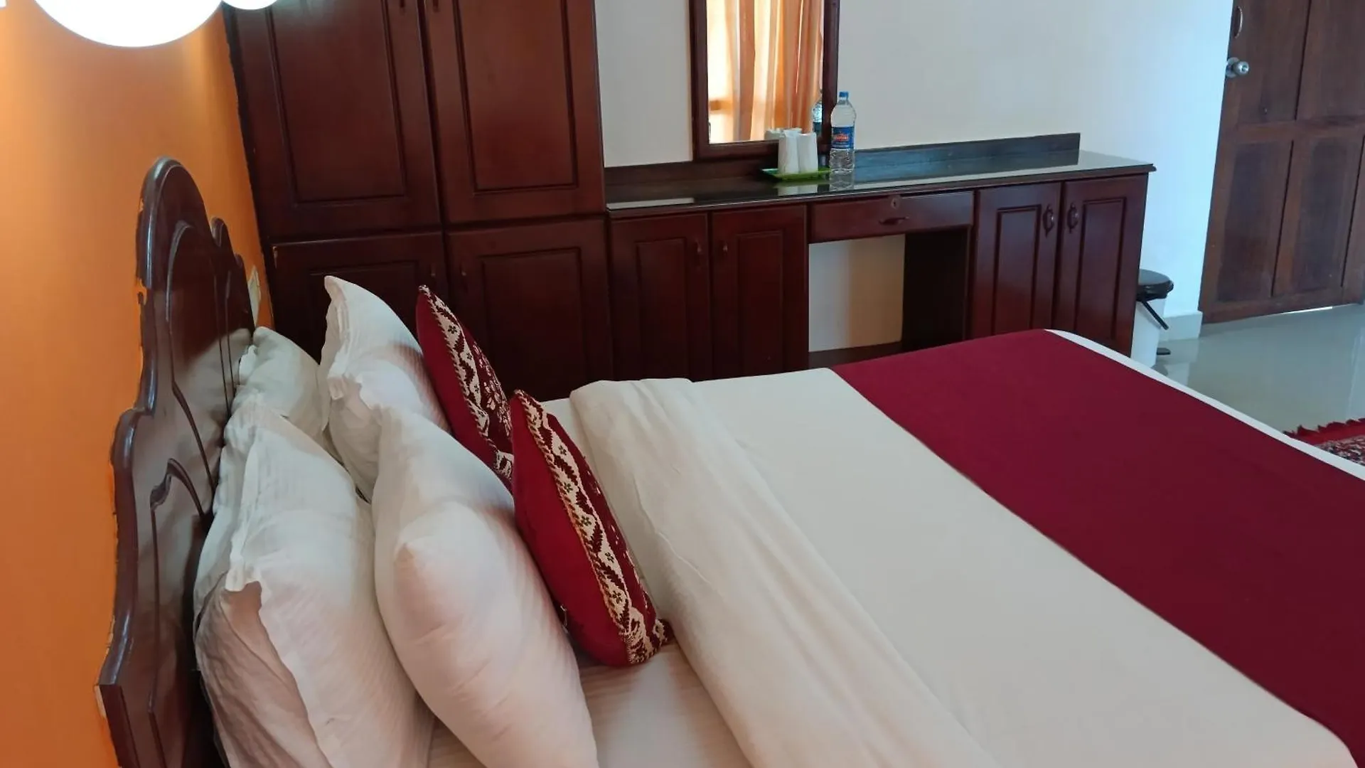 Vedantha Inn Kovalam 0*,  Ινδία