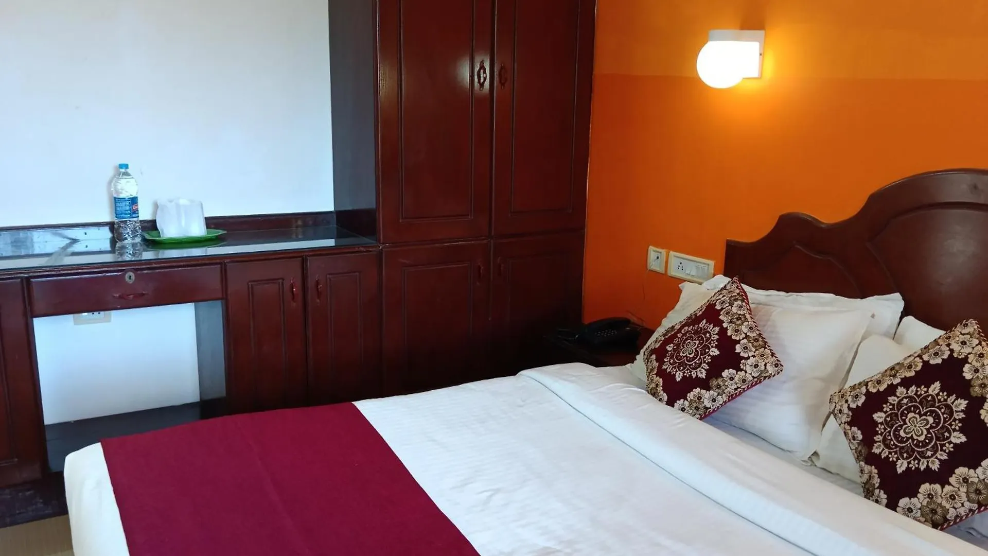 Vedantha Inn Kovalam 0*,  Ινδία